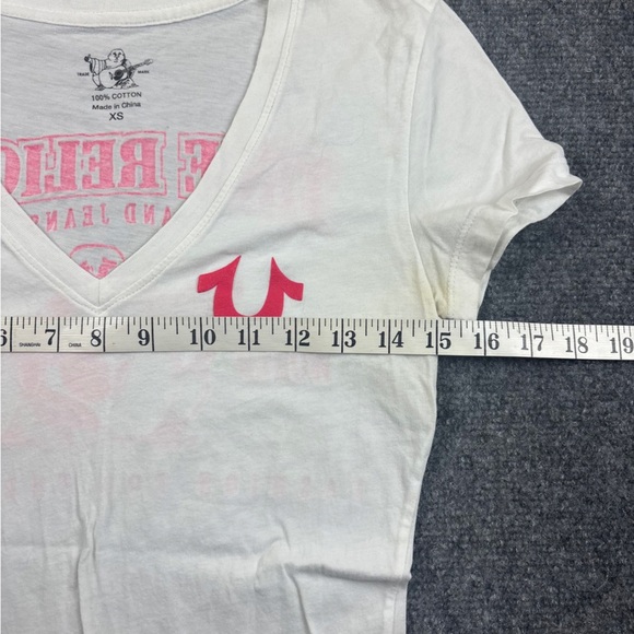 TRUE RELIGION Women’s V-Neck White Pink Logo Shirt size: XS - Picture 8 of 8